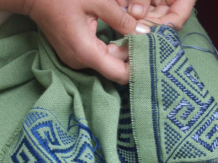 مشروع التطريز على الملابس وتلبيد الصوف